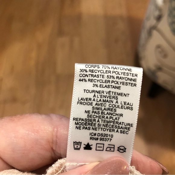 SANCTUARY ivory lightweight mock neck sweater with knotted front hem.  Size M - Picture 7 of 8